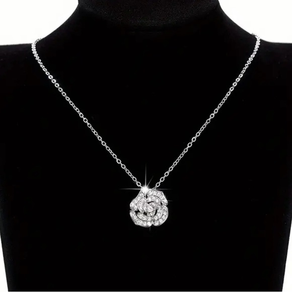 Cubic Zirconia Necklace. Approx 18” - Picture 4 of 5